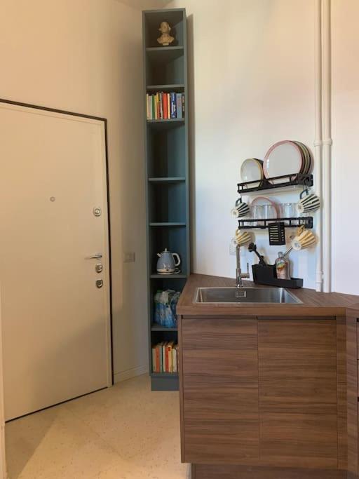 Lovely Studio Flat In Bocconi Milaan Buitenkant foto