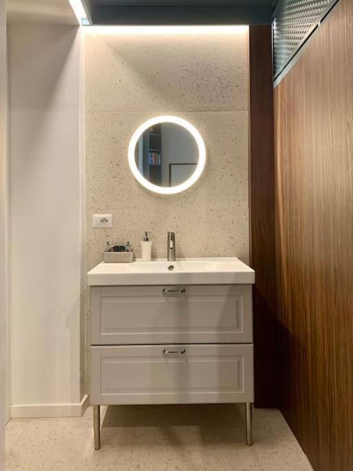 Lovely Studio Flat In Bocconi Milaan Buitenkant foto